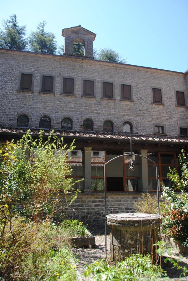 Oasi San Francesco - Casa Per Ferie Hotell Chiusi della Verna Exteriör bild
